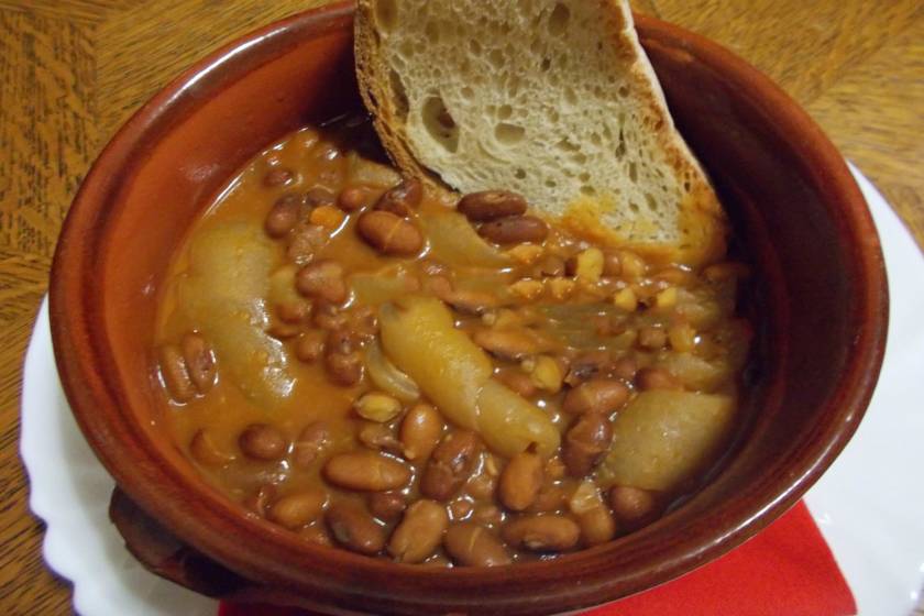 Cotiche di maiale e fagioli.